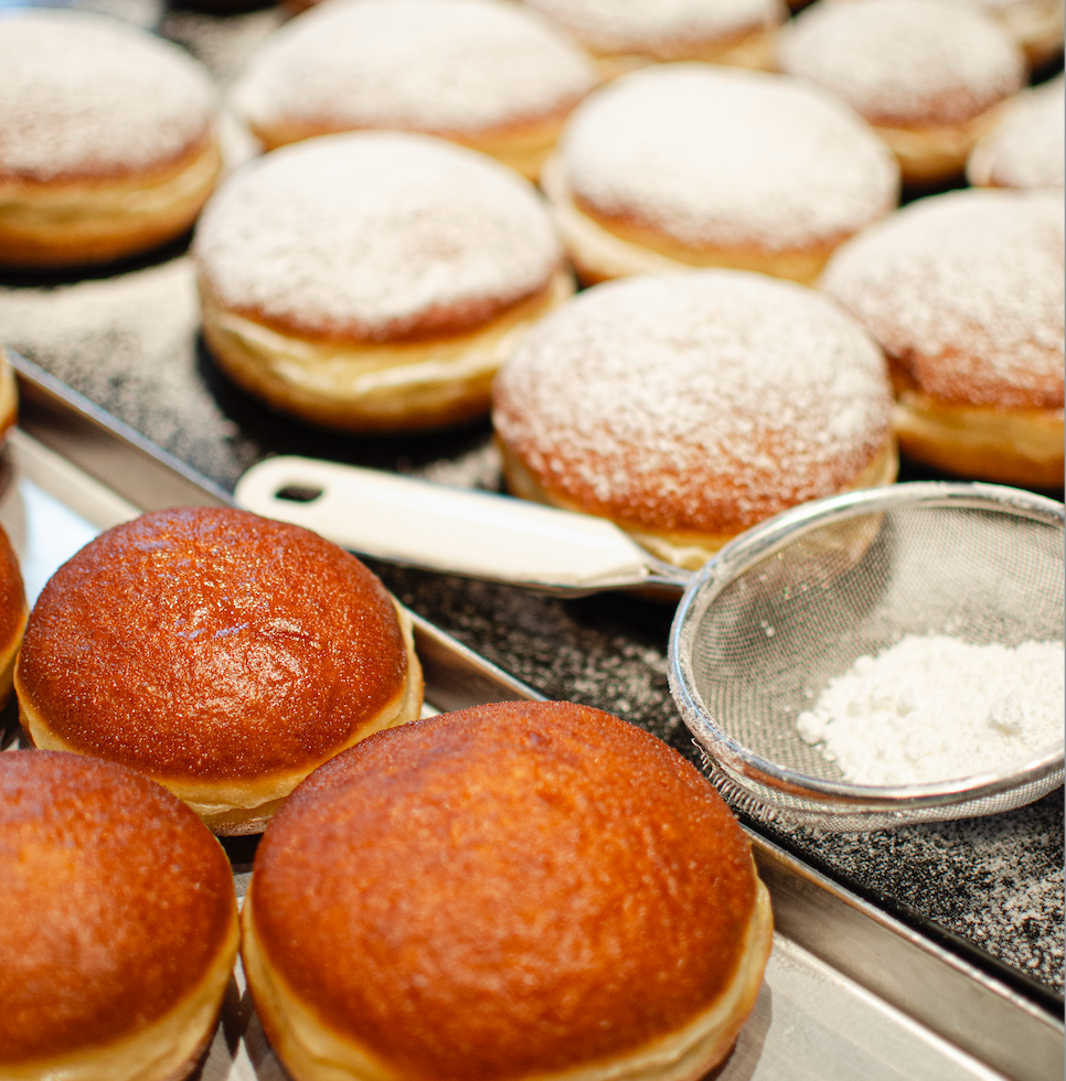 Krapfen mit Hagebuttenmarmelade